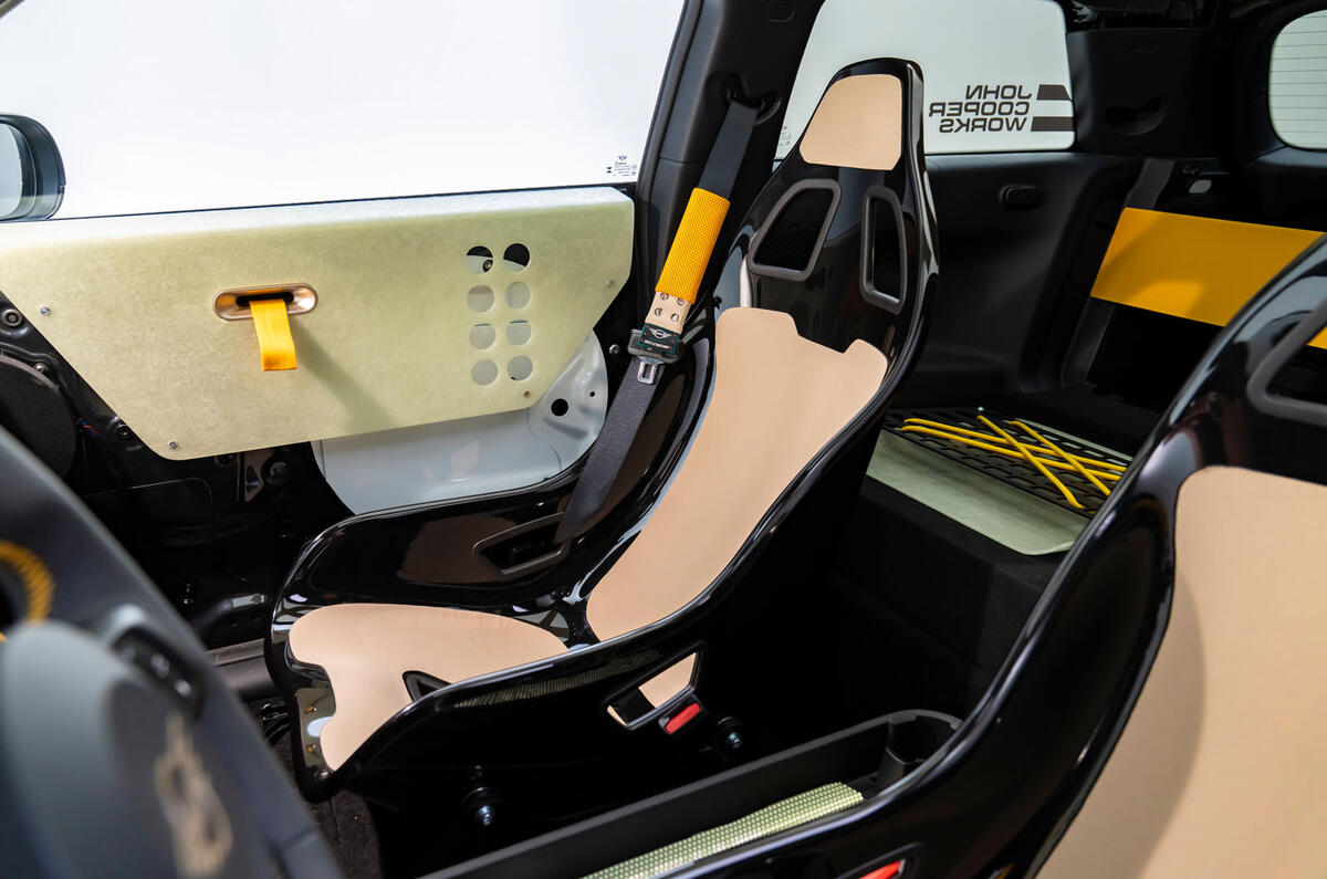 Δύο νέα Cooper JCW τιμούν την αγωνιστική κληρονομιά της ΜΙΝΙ